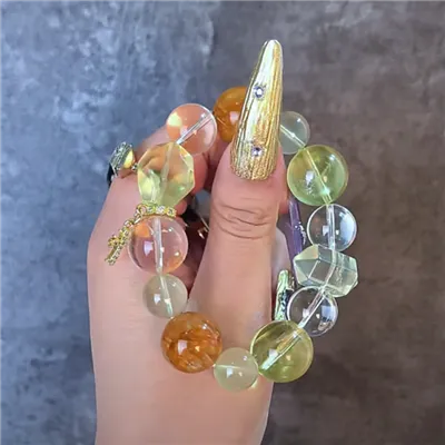 Balta vaiduoklio apyrankė